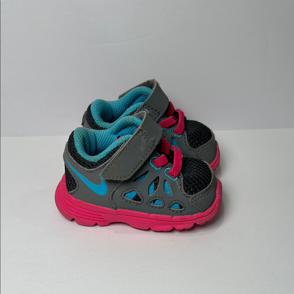 Kids Gray and Pink Nike Shoes | 2C
